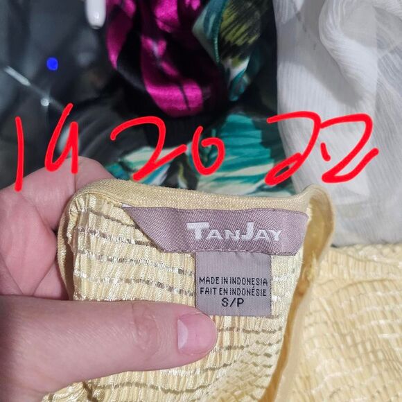 Vintage y2k 90s crinkle textured butter yellow top - Picture 4 of 4